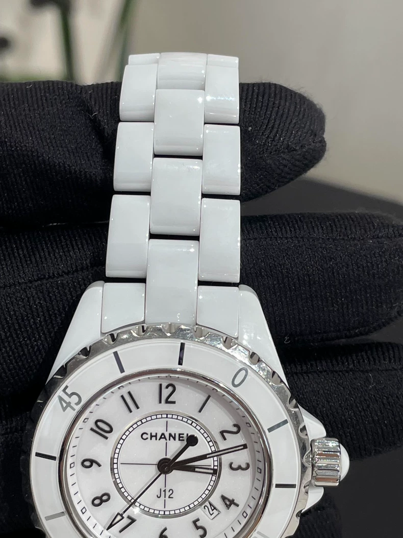 Chanel J12 Series H0968 Watch  (second hand)-4