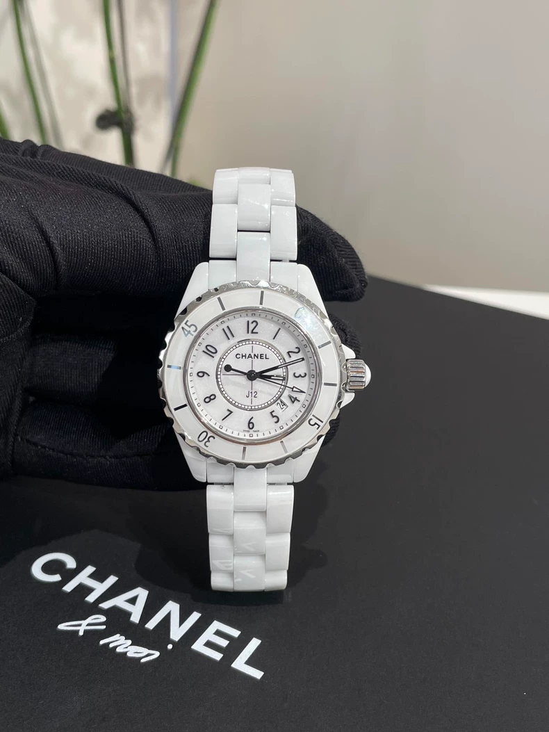 Chanel J12 Series H0968 Watch  (second hand)