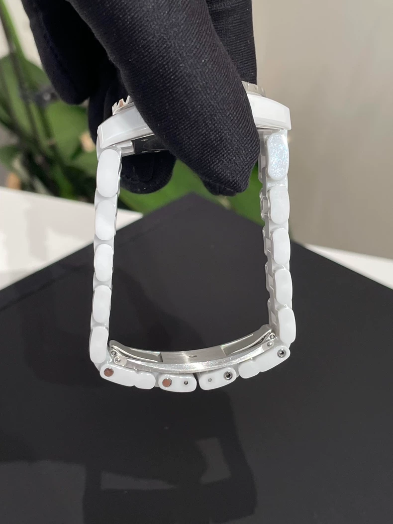 Chanel J12 Series H0968 Watch  (second hand)-5