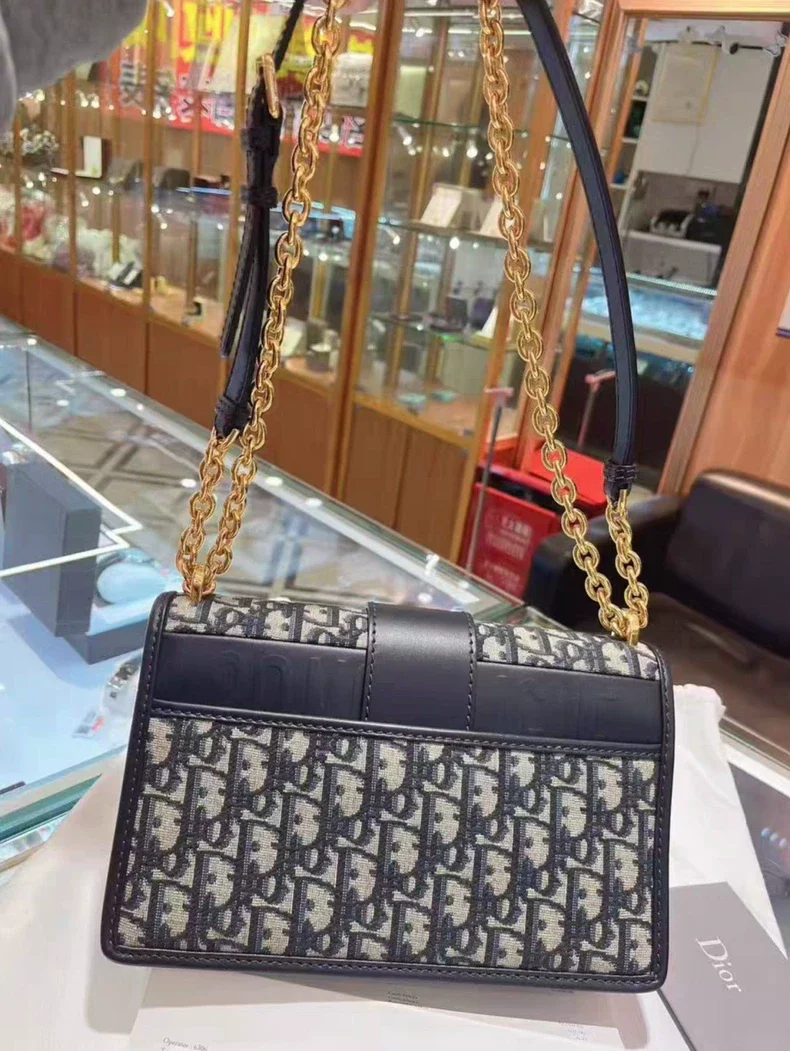 Dior Montaigne MISS 30cm chain bag (second hand)-4