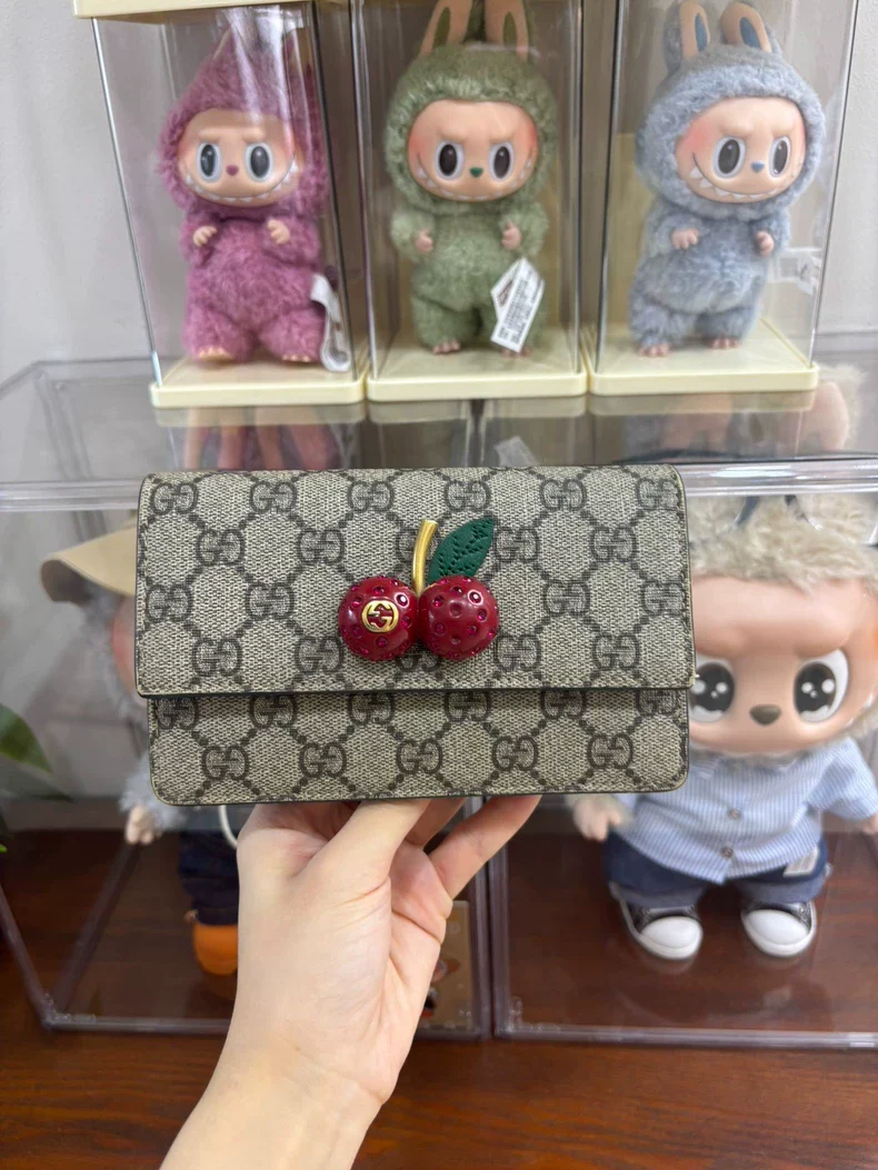 GUCCI cherry bag woc chain bag (second hand)