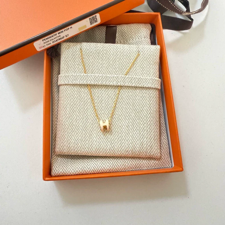 Hermès mini pop H necklace, white and gold (second hand)