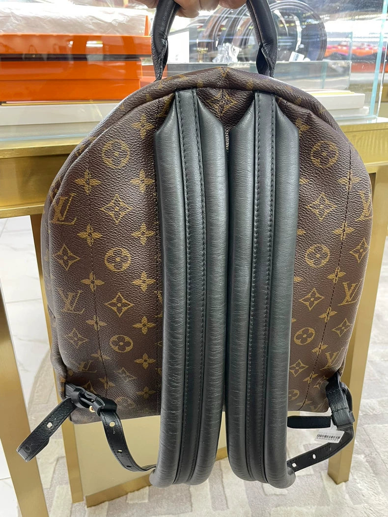 LV Louis Vuitton presbyopic backpack (second hand)-2
