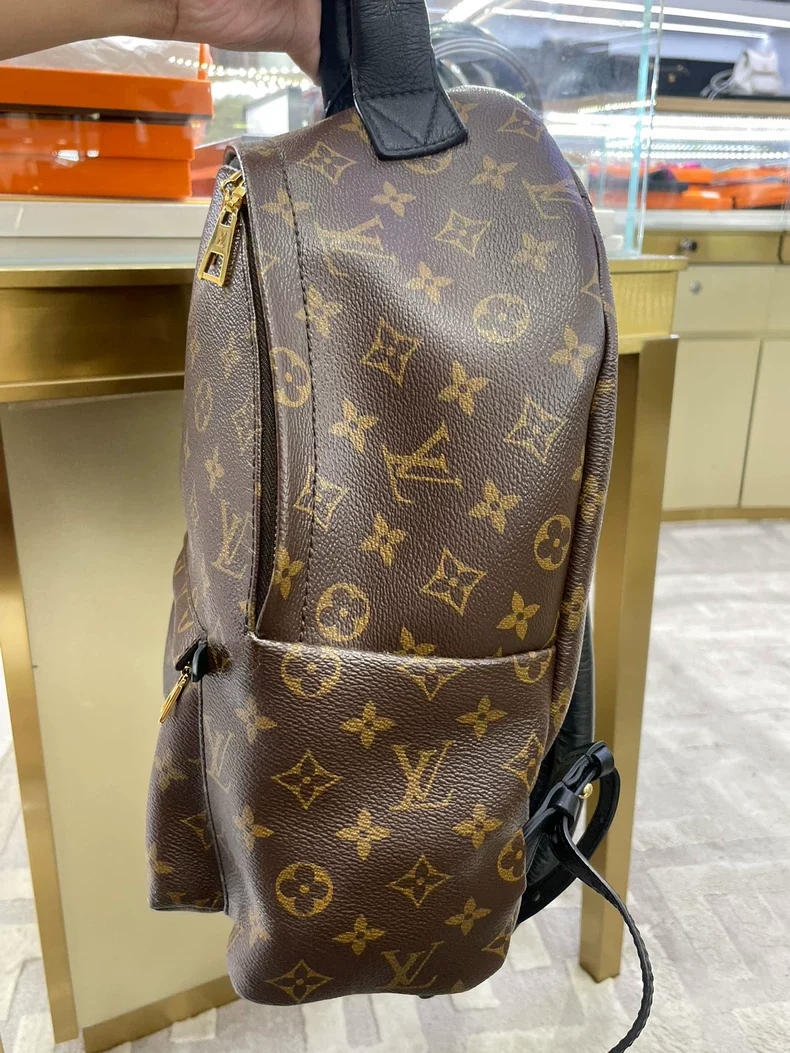 LV Louis Vuitton presbyopic backpack (second hand)-3