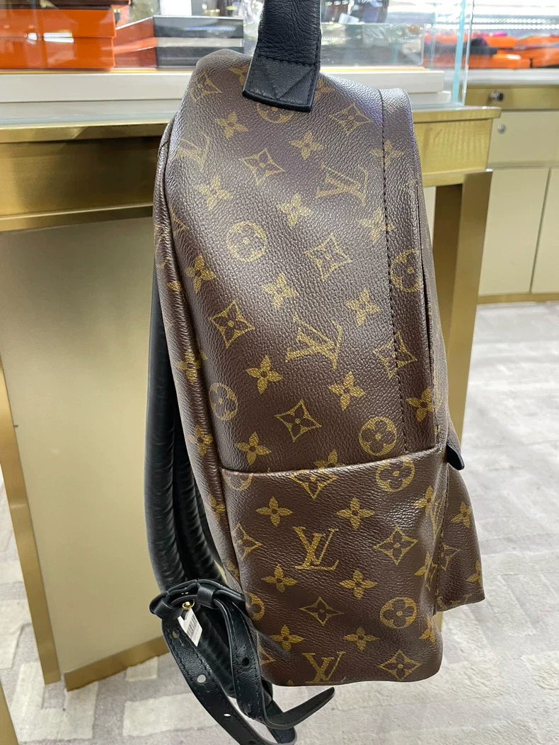 LV Louis Vuitton presbyopic backpack (second hand)-5
