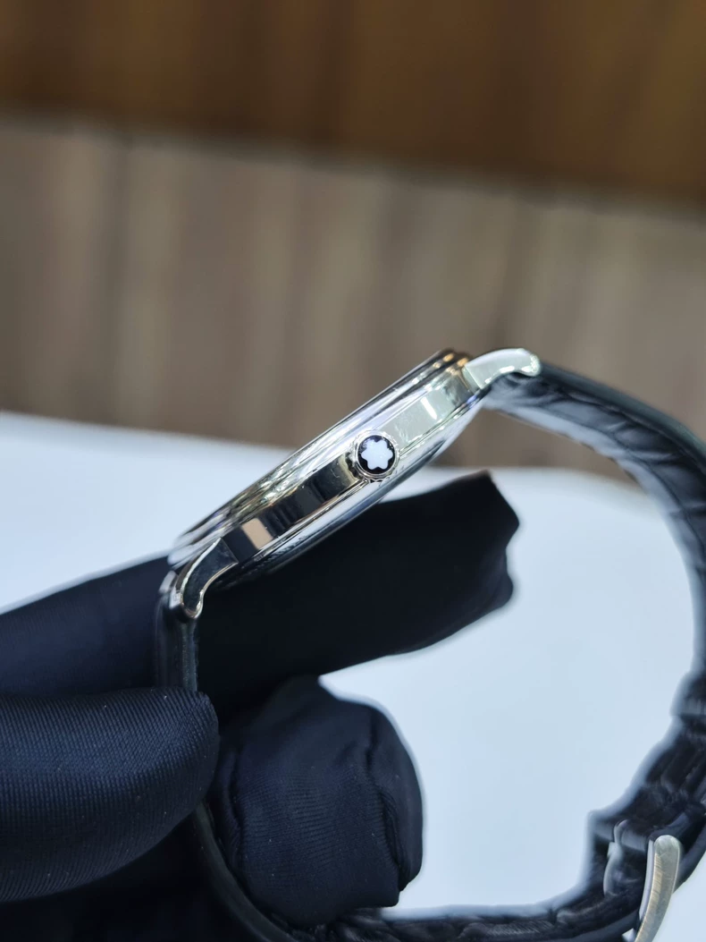 Montblanc Tradition Series U0112609 watch  (second hand)-4
