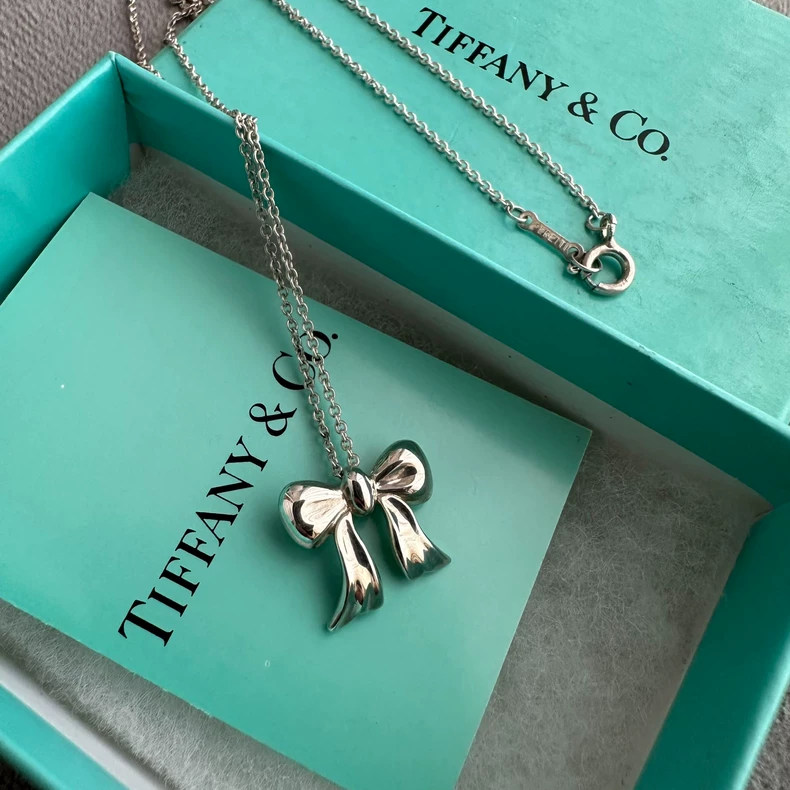 Tiffany&co 925 sterling silver bow necklace (second hand)